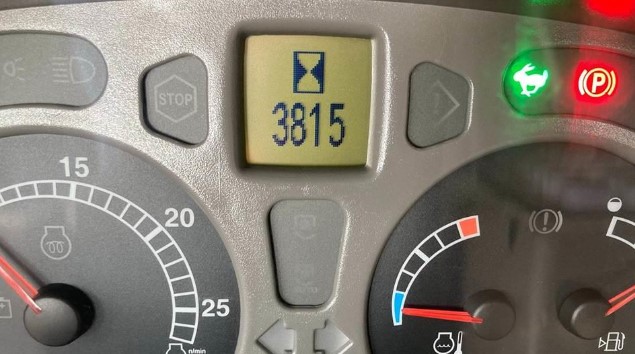 How can you troubleshoot the Warning Lights and Symbols on a Case Quadtrac tractor