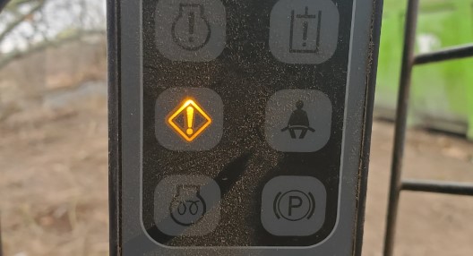 What are hydraulic oil case skid steer warning lights