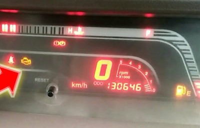 What are the possible causes of Mahindra Bolero dashboard warning lights