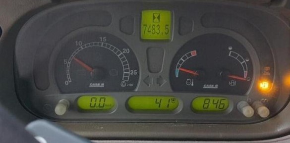 What does each light on Case Luxxum Tractors Dashboard mean
