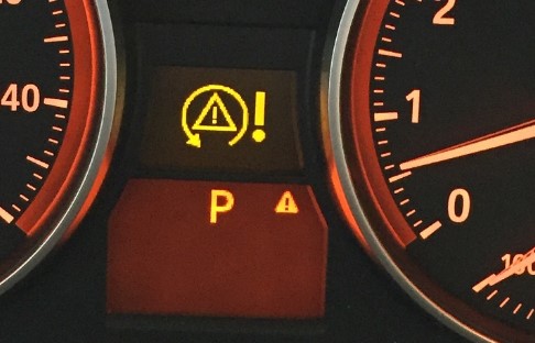 Why Audi Triangle Warning Lights on