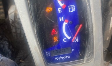 What each Kubota SVL75 2 warning light means